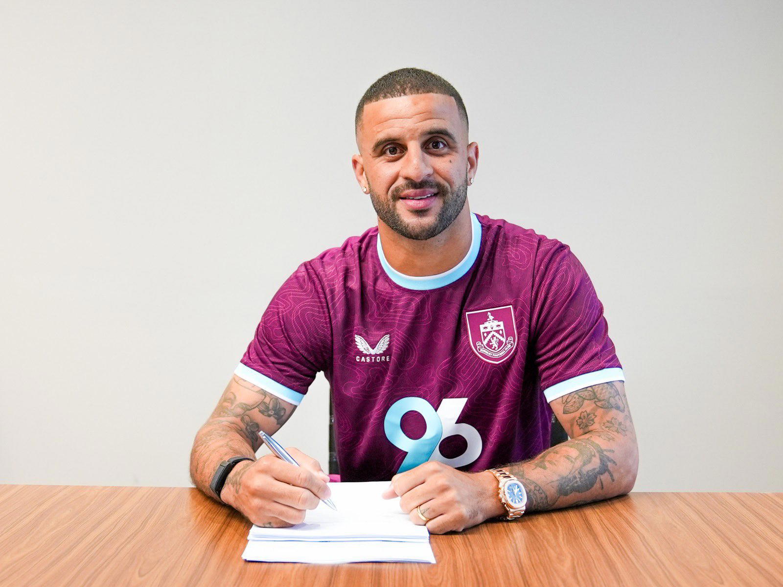Man City defender Walker joins Burnley