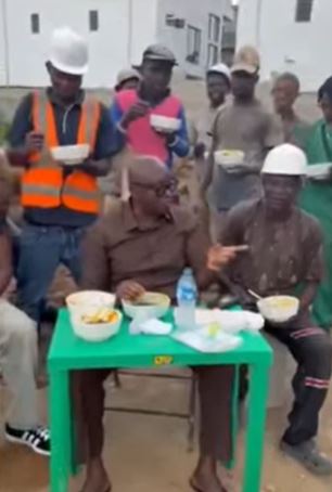 Fayose Seen Enjoying Amala Meal With Construction Workers As He Celebrates His Court Victory (Video) 1 Fayose Seen Enjoying Amala Meal With Construction Workers As He Celebrates His Court Victory (Video)